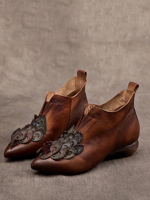 Zapatos de mujer de piel vintage con tacón bajo y punta de flores