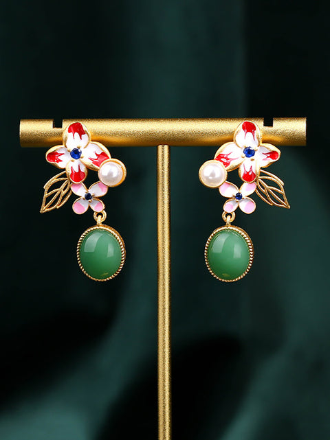 Pendientes con placa dorada de jade verde esmaltado con flores para mujer